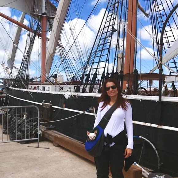 Meet your Posher, Adriana - Picture 1 of 1